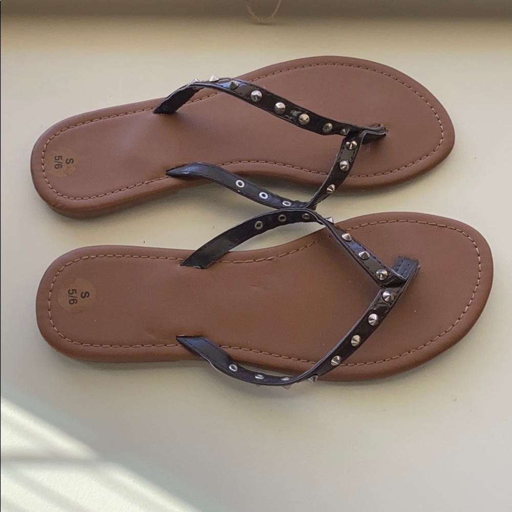 Assorted Sandal Bundle - Picture 5 of 7